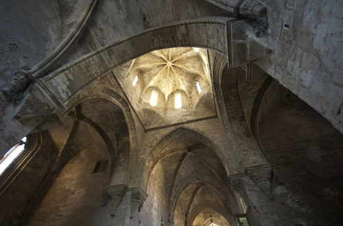 Portada en el brazo norte del crucero de la iglesia de Vallbona